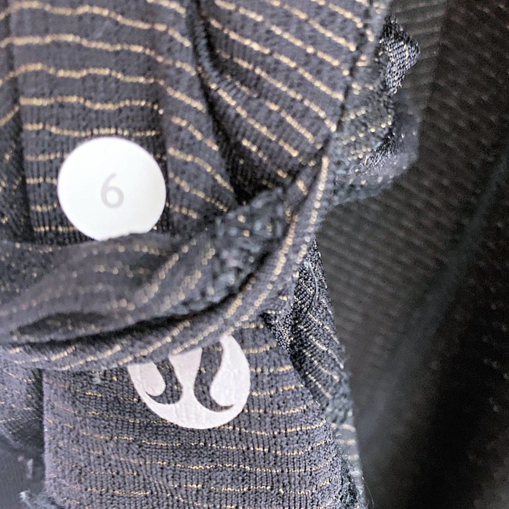 Lululemon Willpower Ruched Drawstring Short Sleeve Tech Tee in Black - Picture 6 of 7